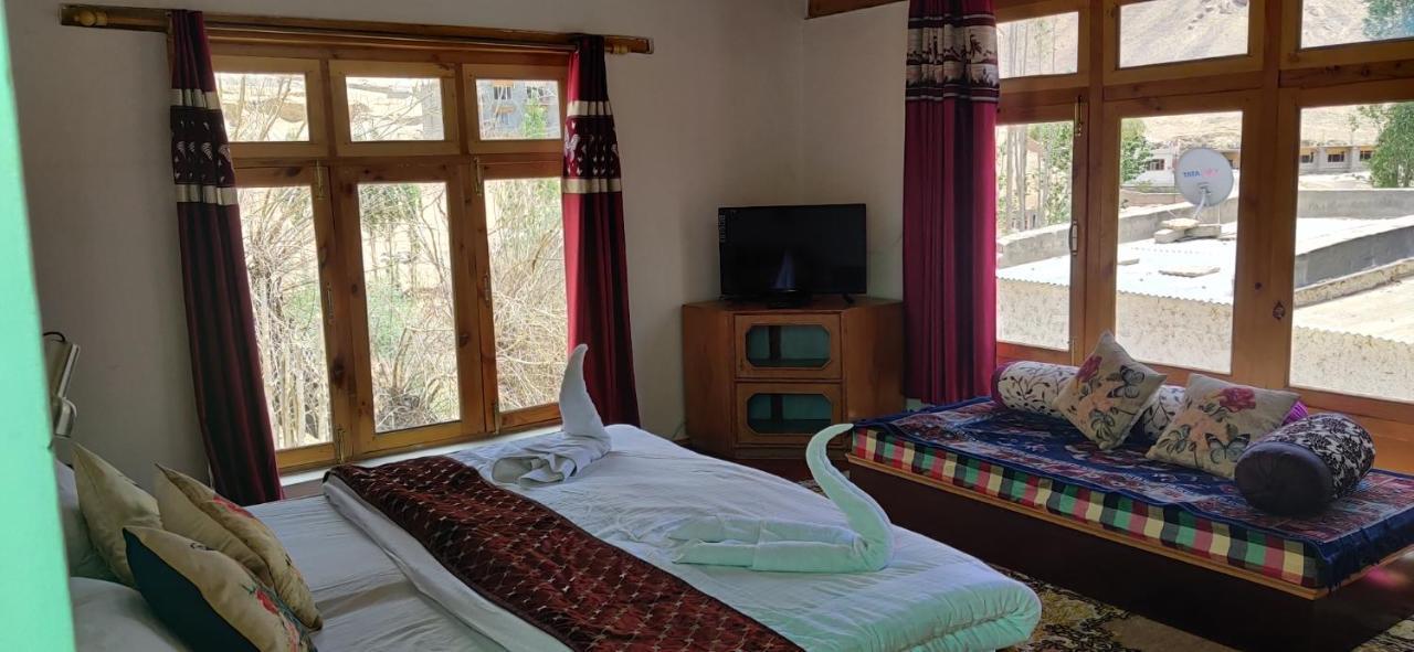 Youthok Guest House Лех Екстер'єр фото