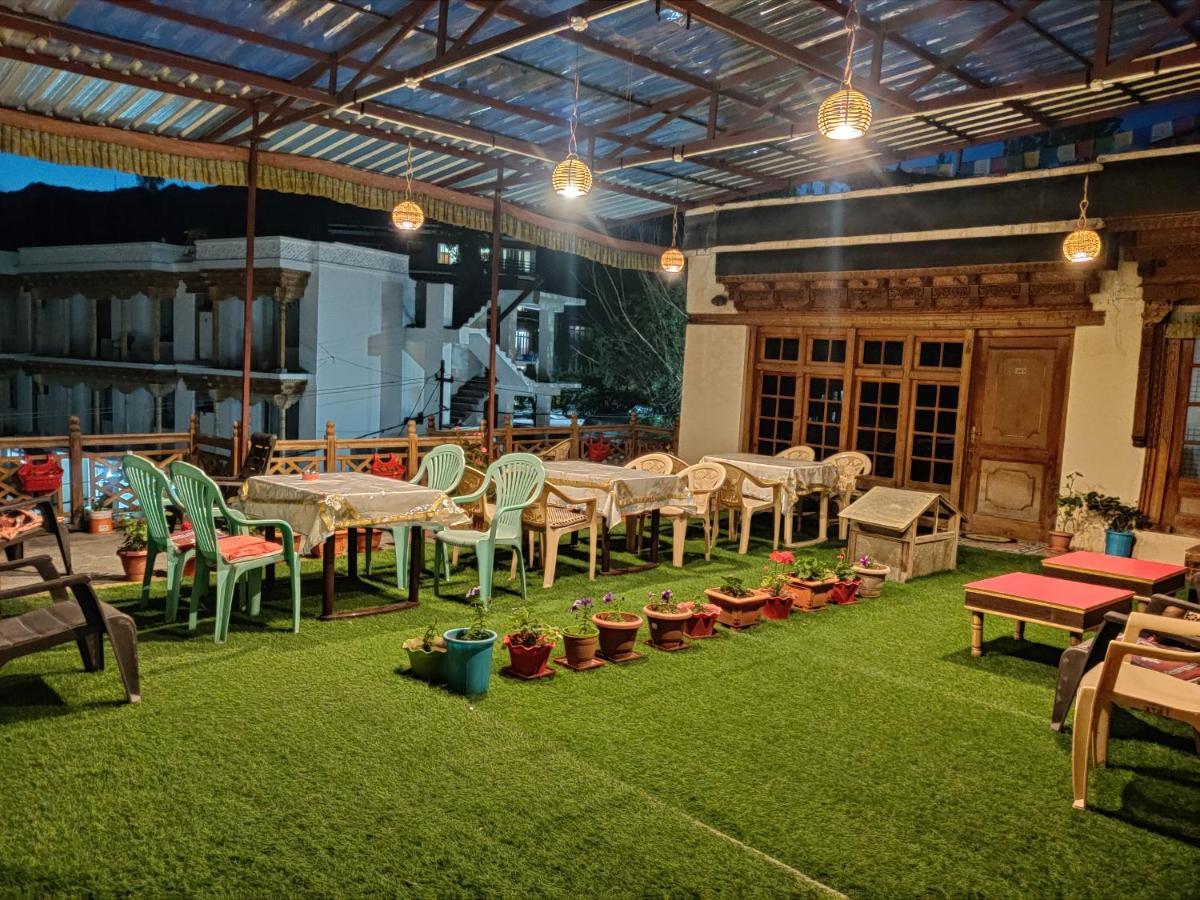 Youthok Guest House Лех Екстер'єр фото